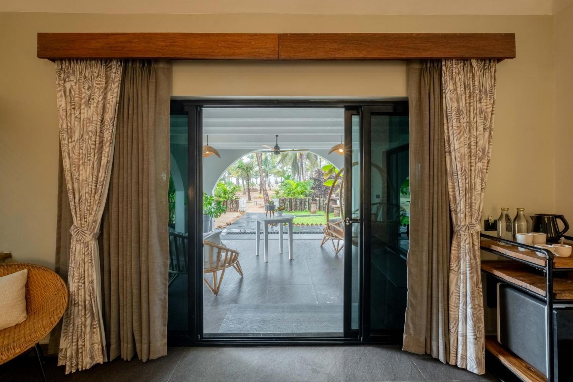 ซี ร็อก รีสอร์ต Hotel โคลวา ภายนอก รูปภาพ